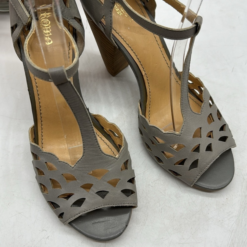 Crown Vintage Tea Cup Gray Cut Out Leather Gray Leather Sandals Size 9 MCH4979B - Picture 2 of 12